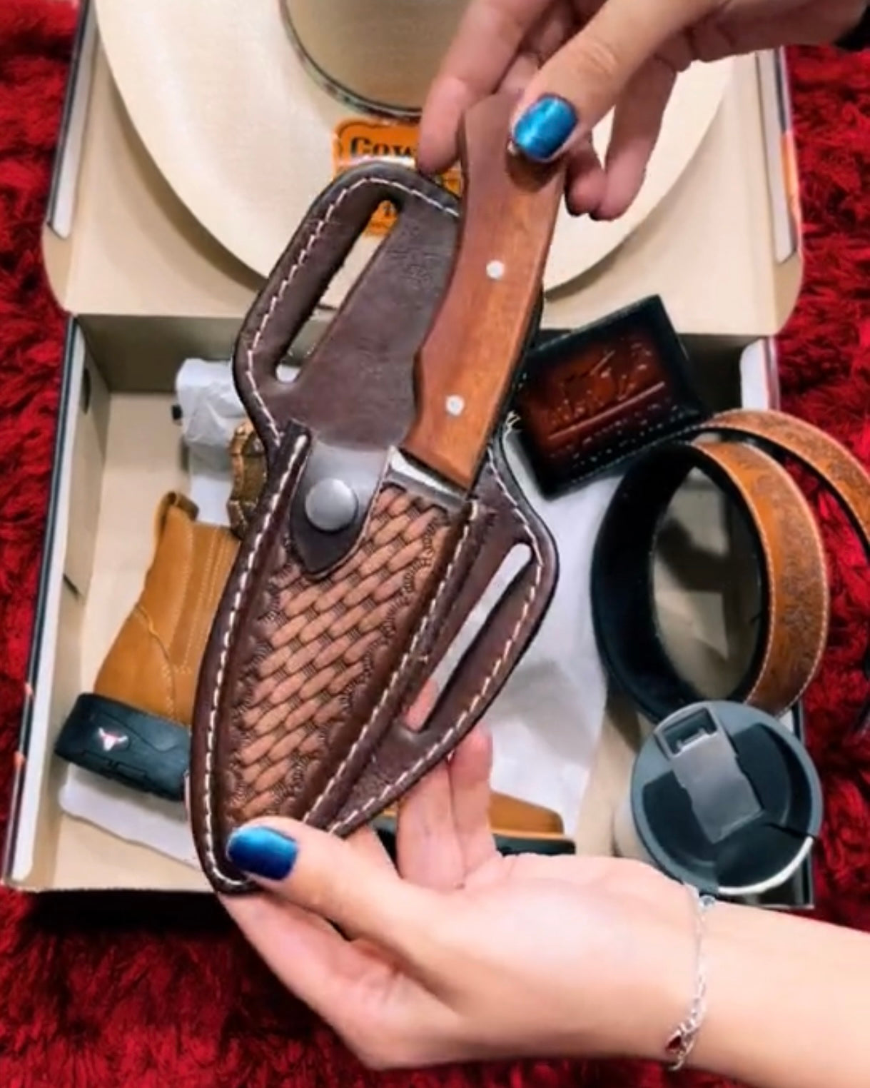 Kit Cowboy - Botina + Chapéu Boiadeiro + Cinto + 2 Facas + Copo Térmico + Fivela...