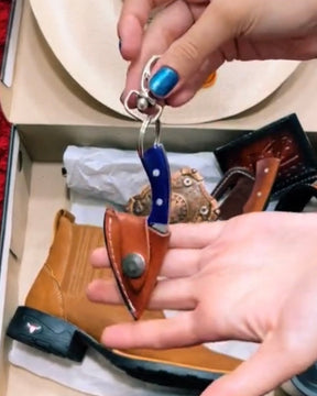 Kit Cowboy - Botina + Chapéu Boiadeiro + Cinto + 2 Facas + Copo Térmico + Fivela...