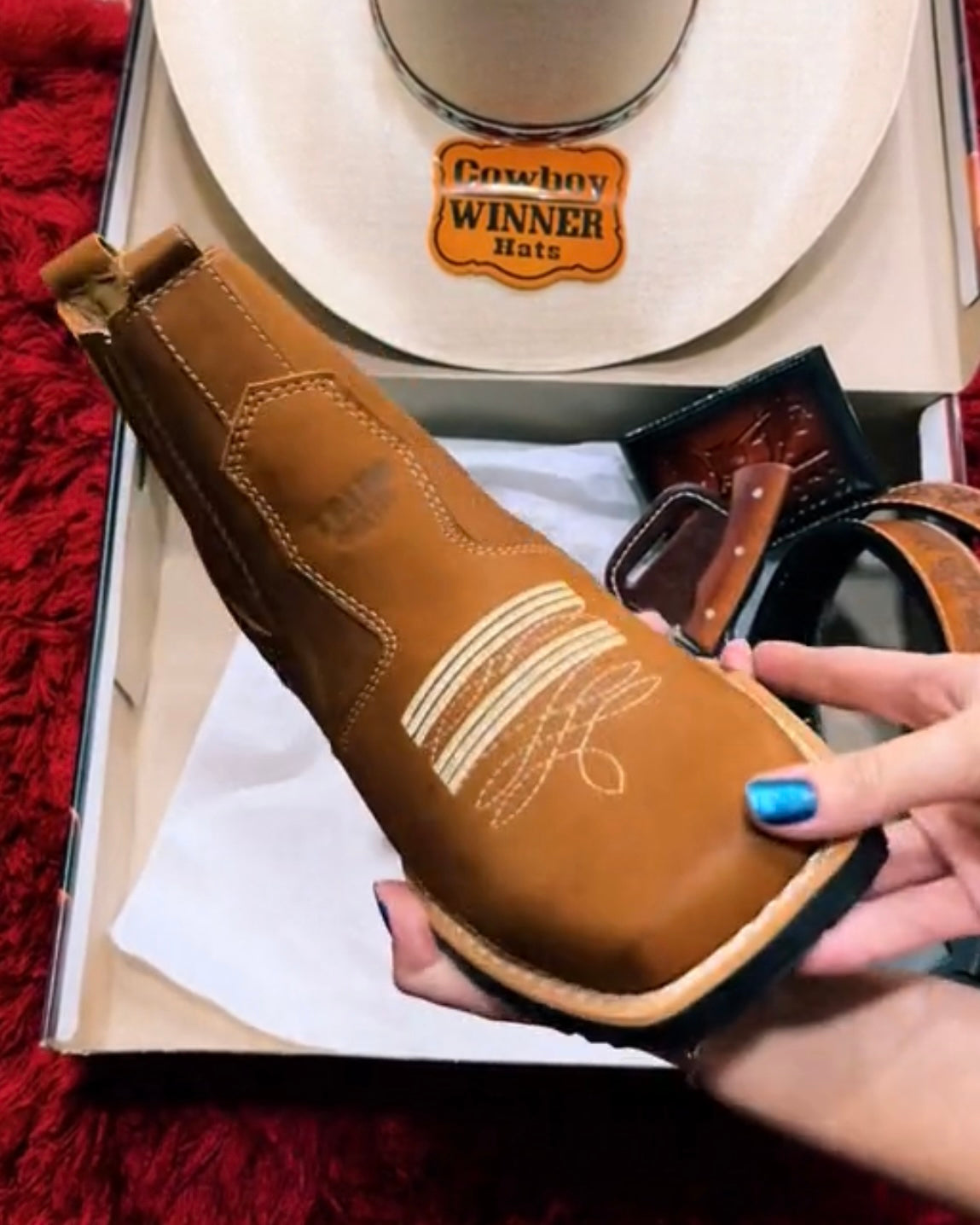 Kit Cowboy - Botina + Chapéu Boiadeiro + Cinto + 2 Facas + Copo Térmico + Fivela